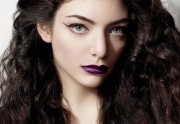 Lorde collabore avec MAC pour une collection de maquillage Lorde collabore avec MAC pour une collection de maquillage