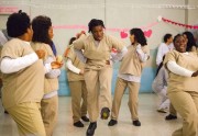 Orange is the new black saison 2 : la première scène ! Orange is the new black saison 2 : la première scène !
