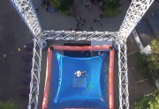 Sautez d'une tour de cinquante mètres de haut (dans un parc d'attractions) Sautez d'une tour de cinquante mètres de haut (dans un parc d'attractions)