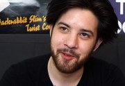 Raphaël Descraques, ses débuts, son présent et ses projets Raphaël Descraques, ses débuts, son présent et ses projets