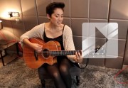 Kina Grannis - « Dear River » en acoustique Kina Grannis - « Dear River » en acoustique
