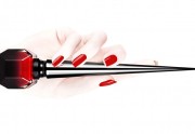Louboutin sort un vernis en hommage à ses paires de talons hauts Louboutin sort un vernis en hommage à ses paires de talons hauts