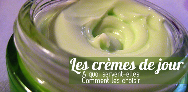 Le masque de vitamines pour la personne avec les vitamines à