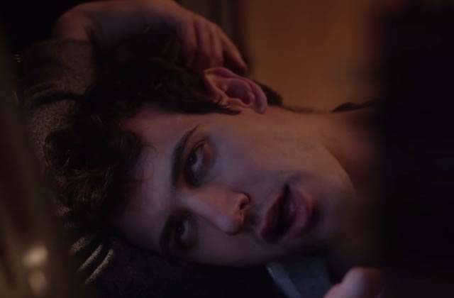 La chanson du stalking sur Facebook, par College Humor