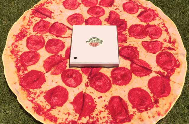 La serviette de plage pizza, ton nouvel indispensable de l’été