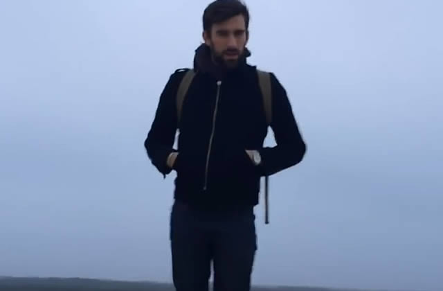 Éléphant raconte ses Voyages dans un clip