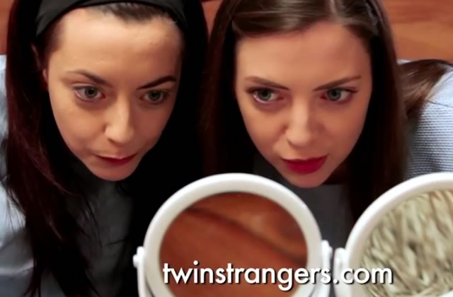 twin-strangers-sosie-reseaux-sociaux.jpg