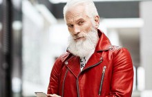 Le « Fashion Santa », le plus canon des Pères Noël, fait fondre les cœurs même en hiver