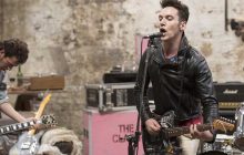 The Clash reprend vie dans « London Town », avec Jonathan Rhys-Meyers !
