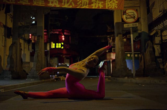 Envolez-vous avec les acrobates du clip « Die in Shanghai », de ... - madmoiZelle.com