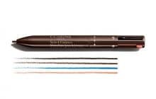 Le stylo 4 couleurs version maquillage de Clarins, l’édition limitée qui fleure bon les 90’s