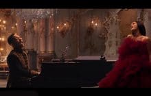 Immersion en pleine salle de bal avec Ariana Grande et John Legend dans le clip de « Beauty and the Beast »