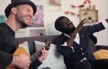 Féfé chante « Mauve » en dansant avec les bras