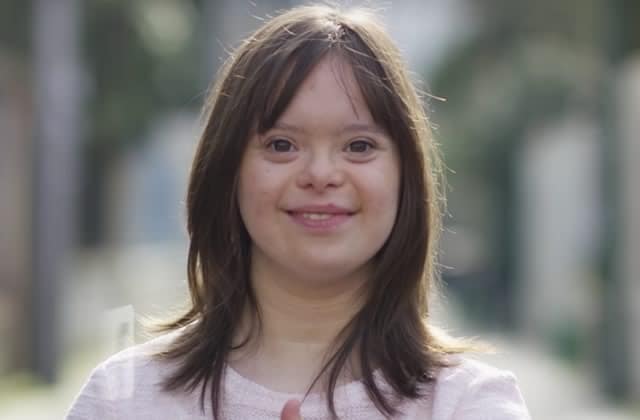 Qui est Mélanie jeune femme trisomique qui demande 100 000 likes pour présenter la météo