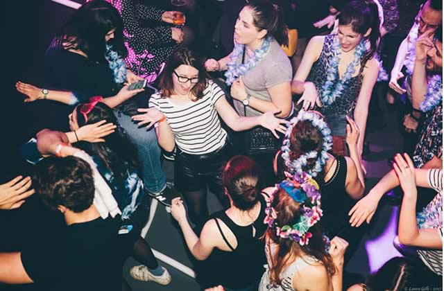 4 conseils pour danser toute la nuit sans y laisser ta vie