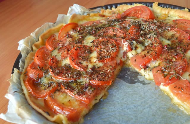 Recette de la tarte aux tomates de mon enfance (attention : orgie de fromage)