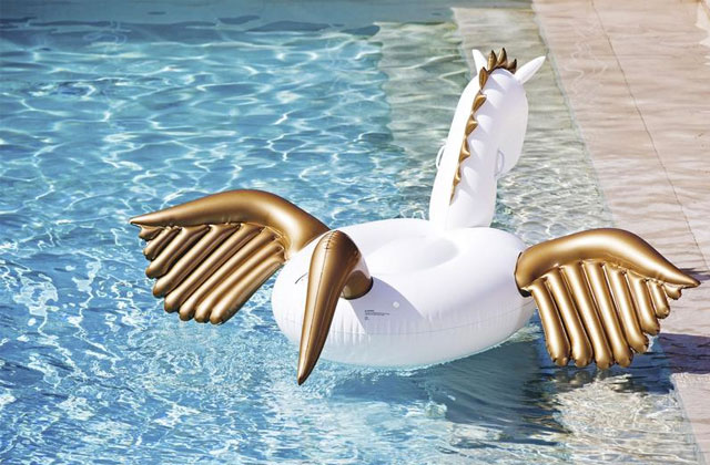 Onze bouées super classes pour te la péter comme jamais au bord de la piscine