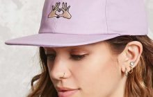 Sélection de 10 casquettes en soldes pour être la plus cool kid des cool kids
