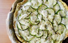 La tarte aux courgettes, au chèvre frais et à la mozza, le tube de l’été de l’apéro