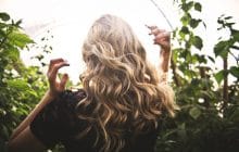 Comment onduler, boucler ou friser ses cheveux sans chaleur (même s’ils sont raides comme des baguettes) !