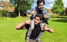 Ivan a rencontré le meilleur petit blagueur de 2017, alors « Qu’est-ce qui est jaune et qui attend ? »