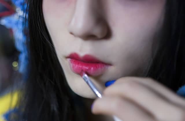maquillage elle a un problème et elle lui permet de maquillage elle a un problème et elle lui permet de