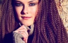 Les cheveux gaufrés des années 90 vont-ils faire leur retour cette année ?