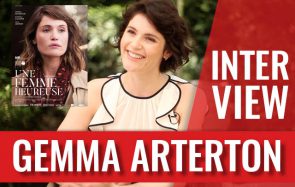 Gemma Arterton parle de maternité et de liberté, pour la sortie d’Une femme heureuse