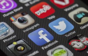 Facebook et Google favorisent-ils les fake news ?