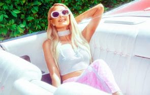 Paris Hilton ressuscite la mode des années 2000 avec Boohoo