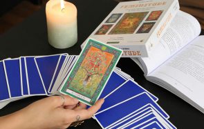Découvre les oracles, ces cartes pleines de magie