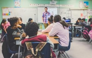 L’anti-dress code de cette école prend le contrepied des règles d’habillement trop strictes