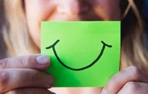 Les injonctions à la féminité, à sourire, à être sensuelle… ça reste relou, merci bisous