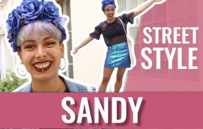 Sandy, toute de brillant vêtue, sait dabber avec ses jambes — Street Style