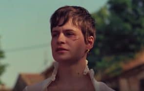 Christine and The Queens prend la route dans « La Marcheuse »