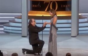 L’adorable demande en mariage surprise des Emmy Awards 2018