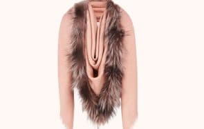 Fendi sort une écharpe vulve : l’effet accouchement est imparable