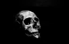 Jack Parker parle de la mort dans son nouveau podcast, Mortel