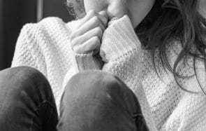 Plus d’1 femme sur 10 n’a pas consenti à sa première relation sexuelle