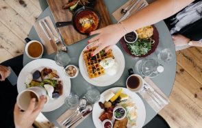 5 astuces pour organiser un brunch parfait à petit prix