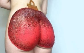 Les fesses et seins pailletés pour Noël, après le bouli d’Halloween