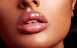 Le nouveau Gloss Bomb de Fenty Beauty habille tes lèvres de lumière