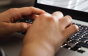 Ces héros qui répondent aux commentaires haineux sur Internet
