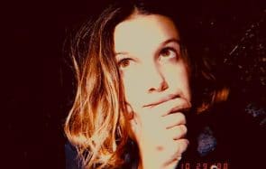 Millie Bobby Brown s’habille-t-elle de manière trop « adulte » ?