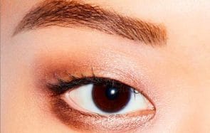 La collection pour sourcils d’Urban Decay contient un produit surprenant