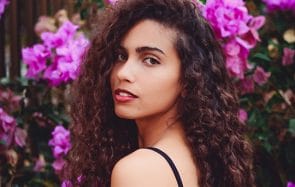 6 astuces pour se boucler les cheveux sans chaleur (et sans bigoudis)