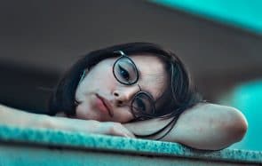 Conseils pour tromper l’ennui pendant un job étudiant turbo-chiant