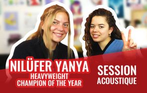 Nilüfer Yanya sort le saxophone pour te faire kiffer, découvre la en live !