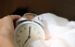 Moins de 7h de sommeil par jour et par adulte en France, c’est CHAUD