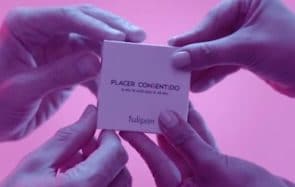 Ce préservatif spécial consentement ne peut s’ouvrir qu’à 4 mains